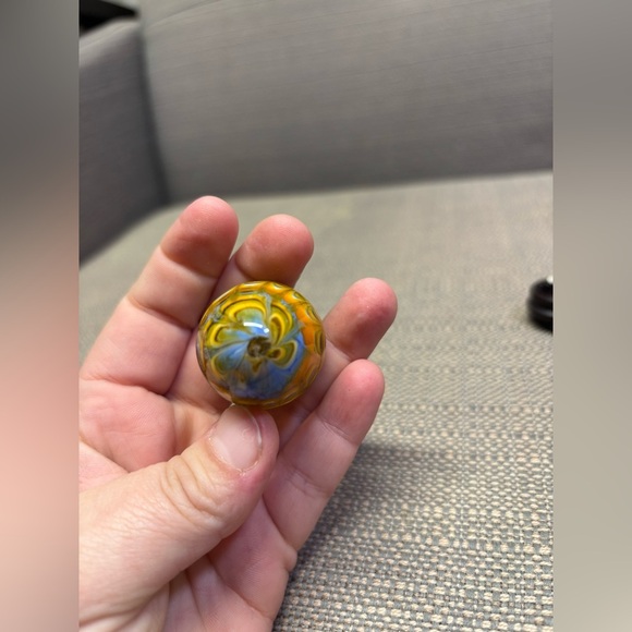 Hand blown Small Glass Egg - Picture 3 of 4